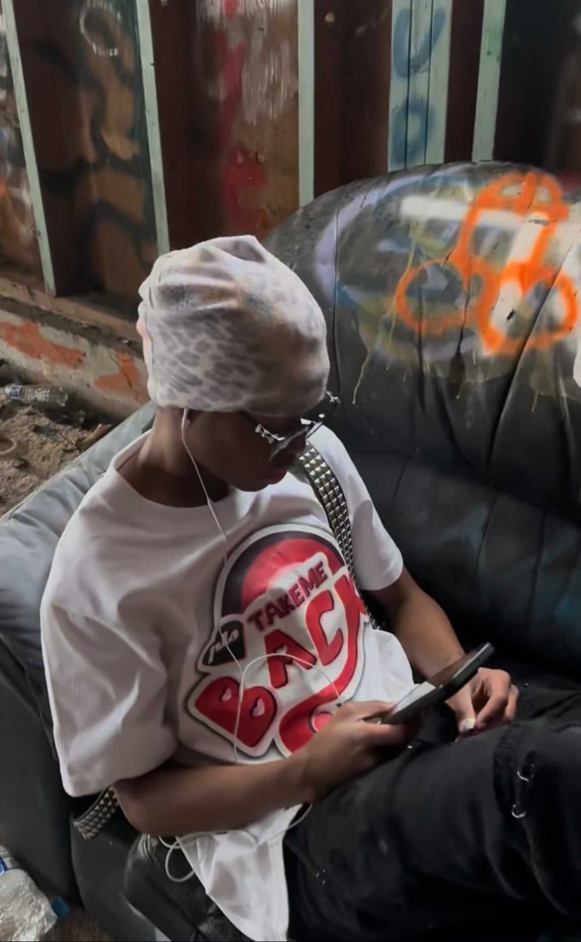 normal_TAKEME_Bck_TEE